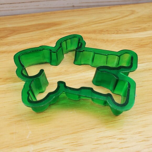 Vintage Green Plastic Christmas Cookie Cutters From 1980s Elf Reindeer Sleigh - Picture 8 of 15
